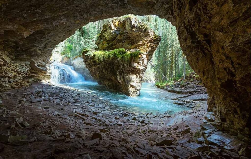 Banff_National_Park_Johnston_Canyon