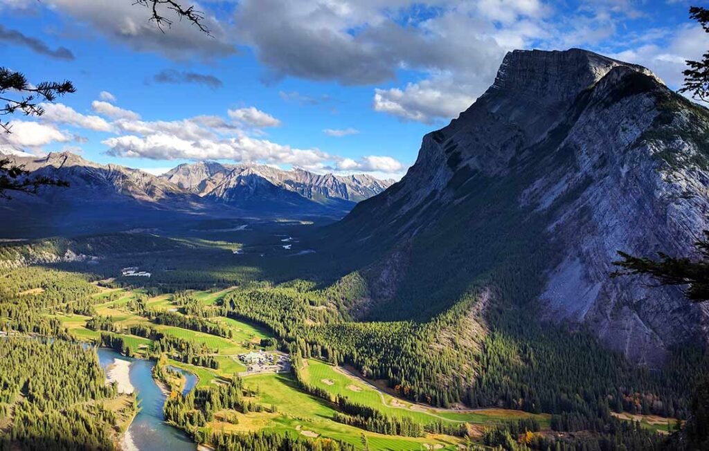 Banff_National_Park_Tunnel_Mountain