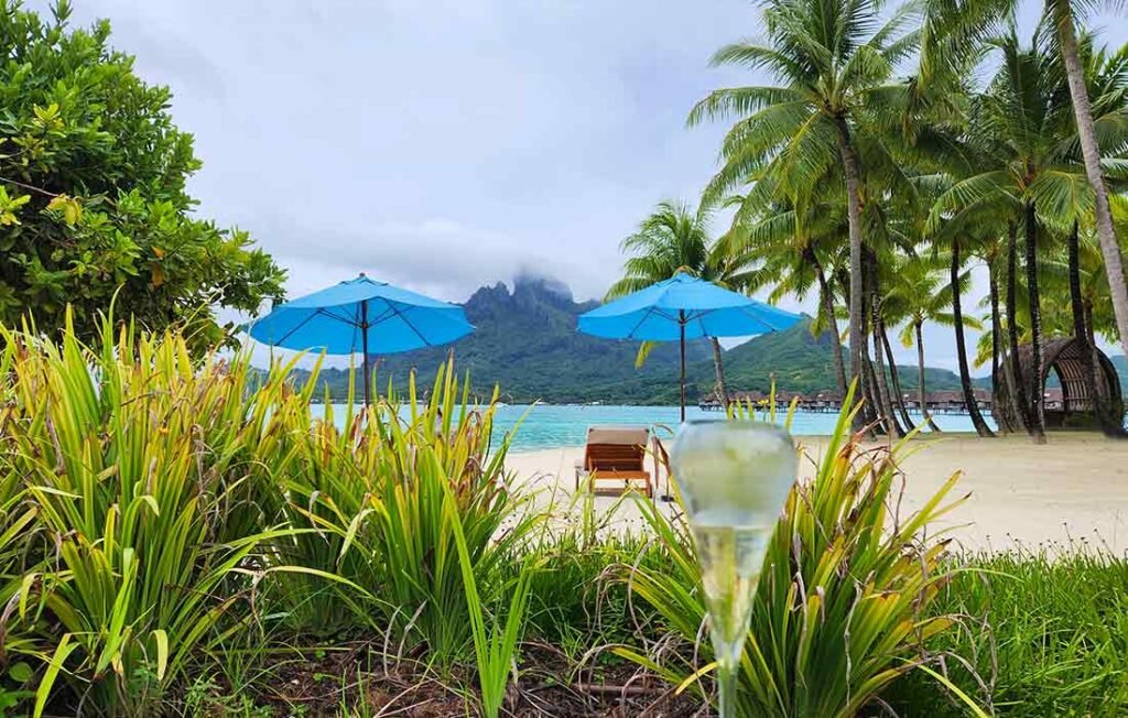 Four Seasons Beach_Bora_Bora